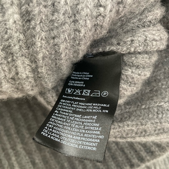 H&M | Gray Wool/Cashmere Turtleneck Sweater - Picture 5 of 8